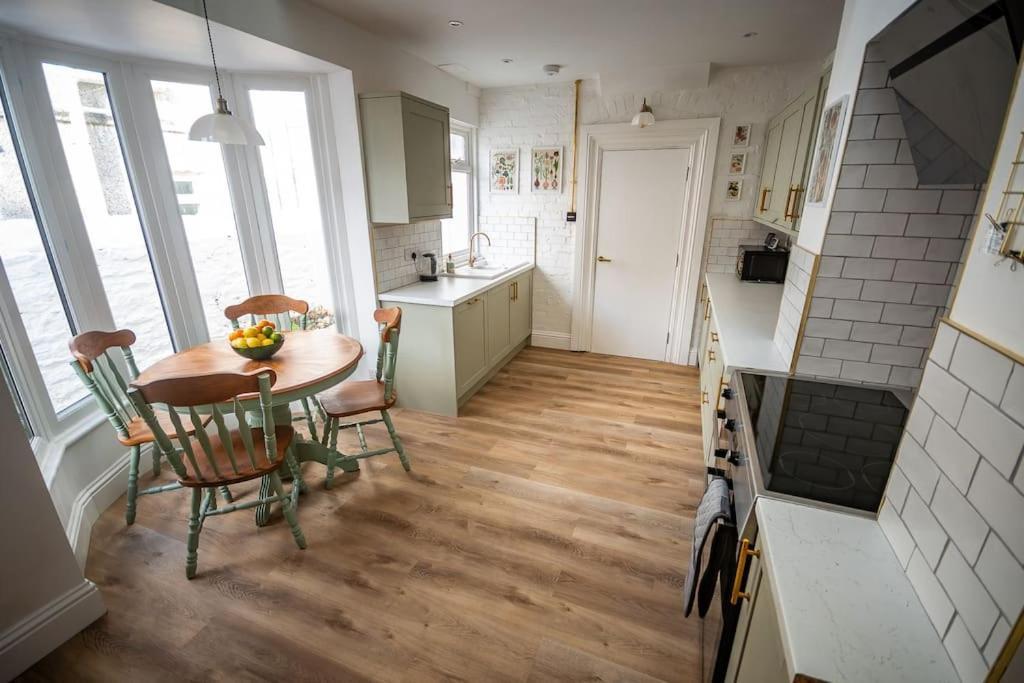 4-Bed Botanical Retreat Villa Plymouth Bagian luar foto